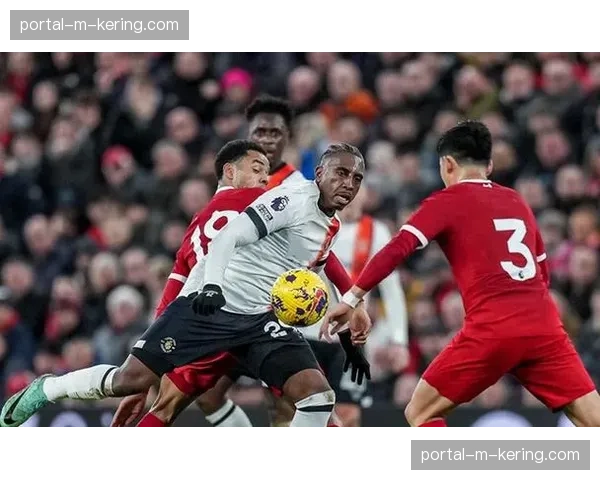 半场战报:卢顿0-0水晶宫,主队控球率占优但射正寥寥 半场战报:卢顿0-0水晶宫,主队控球率占优但射正寥寥