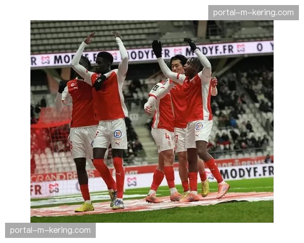 兰斯3-0大胜克莱蒙，日本前锋中村敬斗完成助攻帽子戏法