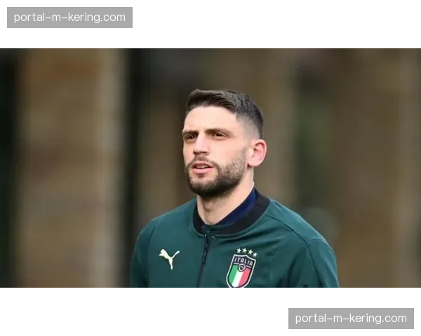 萨索洛前锋贝拉尔迪直接任意球破门,打入个人赛季第15球 萨索洛前锋贝拉尔迪直接任意球破门,打入个人赛季第15球