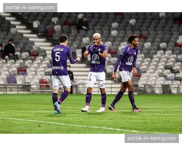 图卢兹主场迎战里尔，防守数据对比：152次解围vs客场稳固防线